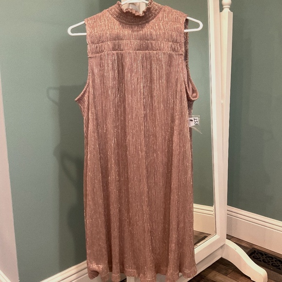 Gorgeous Nine West Women’s Sleeveless Metallic Rose Gold Swing Dress - Picture 1 of 6